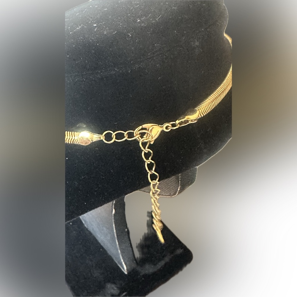 Butler Vintage Elegant Gold Tone And Rhinestones Pendant Necklace - Picture 8 of 11